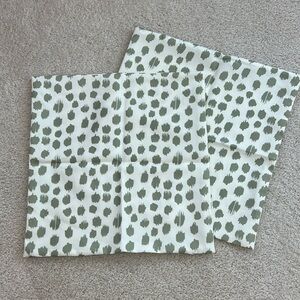 NWOT Pillow cover 18”, sage/ivory